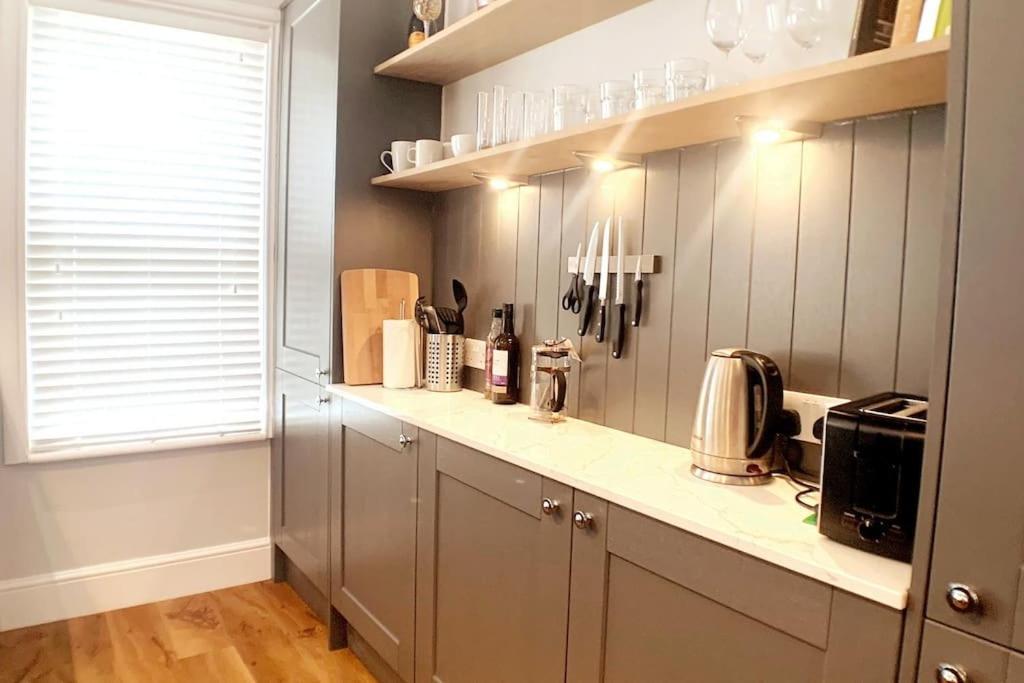 A Beautiful And Stylish 2 Bed Flat Close To Beach Bournemouth Bagian luar foto