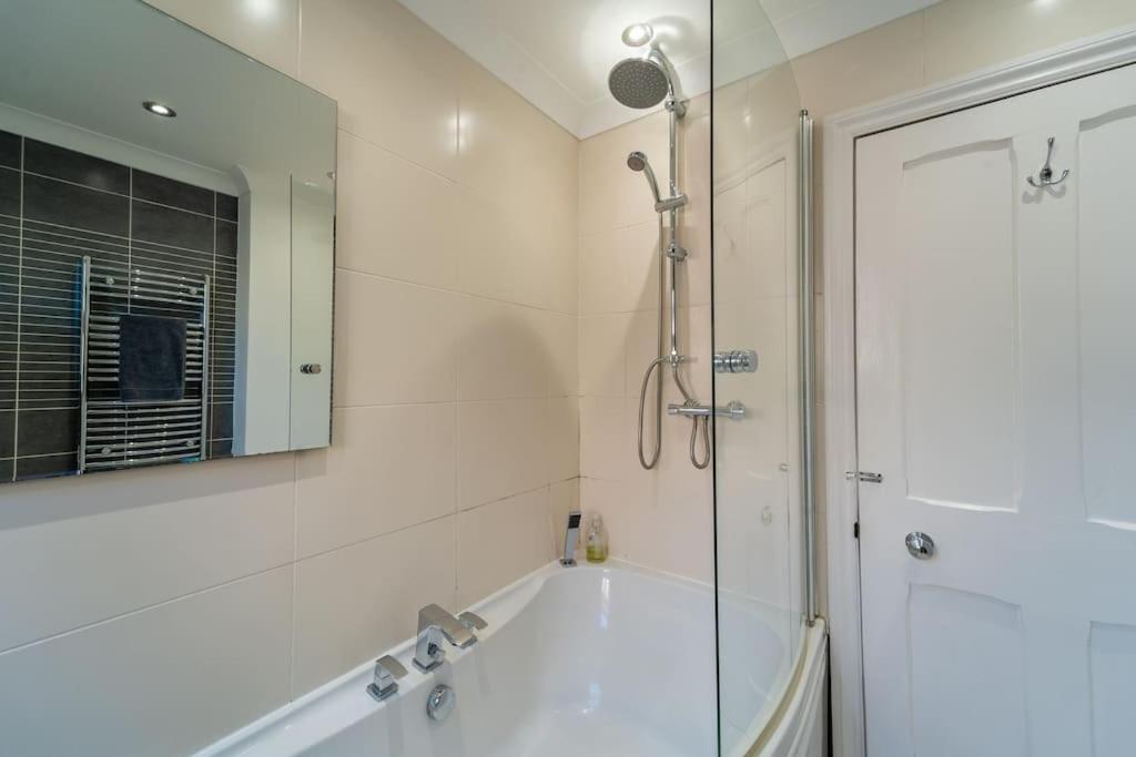 A Beautiful And Stylish 2 Bed Flat Close To Beach Bournemouth Bagian luar foto
