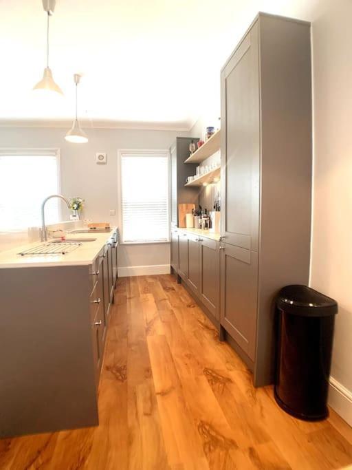 A Beautiful And Stylish 2 Bed Flat Close To Beach Bournemouth Bagian luar foto